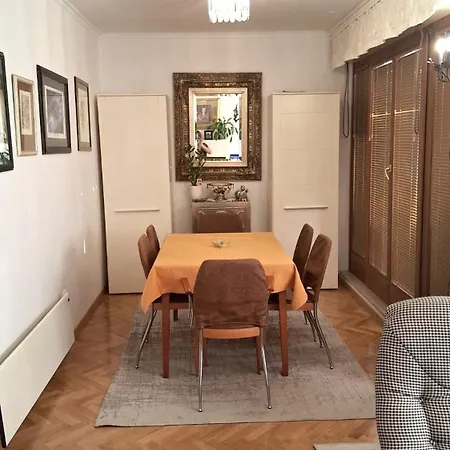 Bizzbuzz Apartment *