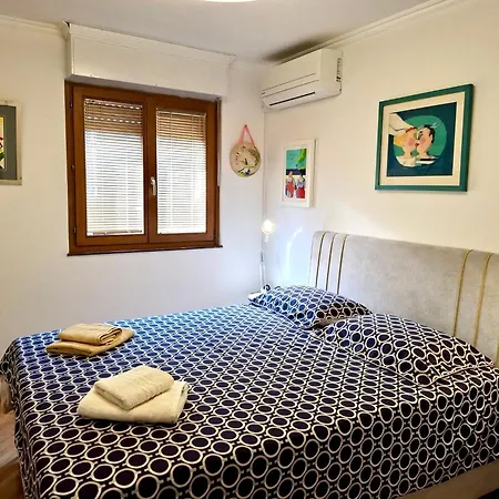 Bizzbuzz Apartment Split